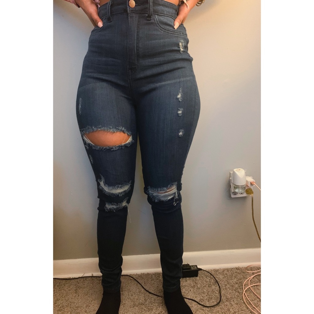 Distressed jeans stretch